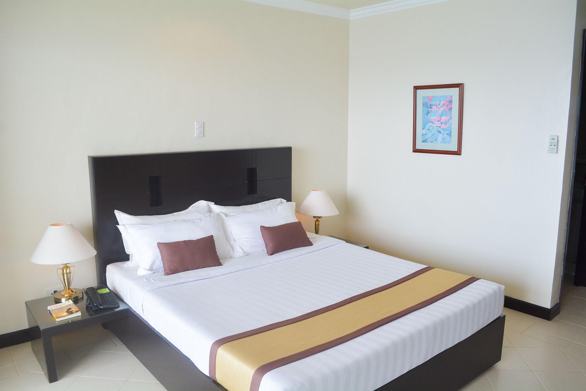 Hotel Tavern Surigao Zewnętrze zdjęcie