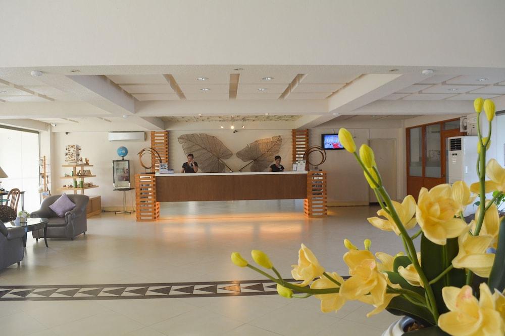 Hotel Tavern Surigao Zewnętrze zdjęcie